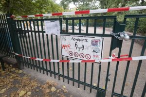 Erster Spielplatz gesperrt: Bezirk fehlen Millionen für Sanierungen