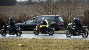 Se video: Venner og bekendte tog afsked med 29-årige Mathias - kørte på motorcyk...