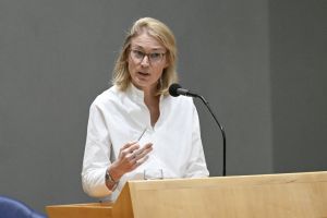 Minister Boekholt gebruikte geen douchemuntjes in Afghanistan. ‘Het citaat klopt niet’