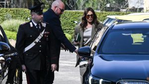 Santanchè si dimette. Meloni taglia corto: “Ho rimediato agli errori”. Ora l’urgenza è riempire le caselle vacanti