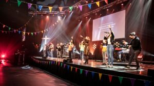 Hedendaagse apostelen balanceren tussen bijbels gezag en machtsmisbruik. ‘Wie staat boven wie?’