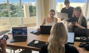 Pisarno so za en teden preselili na Tenerife