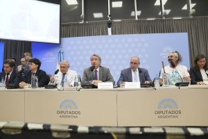 Glacier law modification debate kicks off with a 400-person public hearing