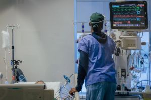 Soigner sans salaire, l’injustice invisible des stages en santé