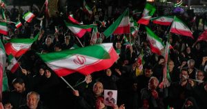 Teheran punta sul ricatto di Hormuz e pretende di trattare con Vance