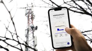 Tekniikka | Lukijalta: Suomeen tarvitaan lisää tukiasemia ja valokuitua