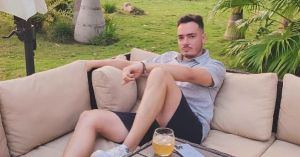 Unuk komunističkog vođe izazvao neviđeni bijes: Hvali se sportskim autima, pije šampanjce dok zemlja tone u mrak