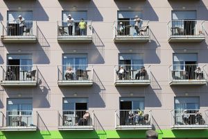 (POGLED) Kolumna Dejana Verčiča: Koliko so vredni naši starši?