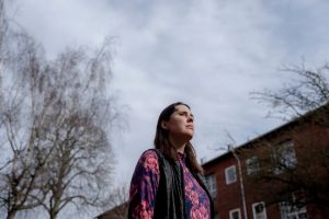 Julie Nielsen har haft tre hjerneblødninger og blev af systemet spurgt: Vil du virkelig spilde dit liv på at arbejde?