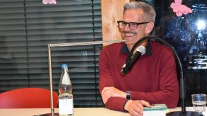 Extra vorzeitig erschienen: Florian Scheibe präsentiert „Die Verluste“ bei der Erzählzeit