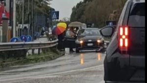 Donna in bici investita da un’auto sulla Triestina a San Donà