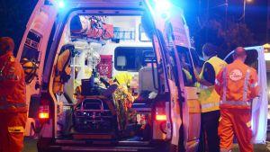 Paura a Brescia, preso di mira dal branco: calci alla testa, bastonate e scariche di taser