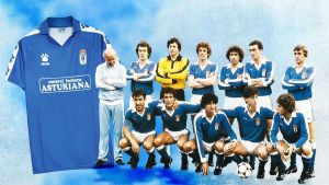 De las franjas de los clubes fundadores al dorado real del centenario: los cien años de la camiseta azul del Oviedo