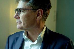 Godt nok lever vi længere i dag. Men vi lever også flere år med sygdom. Nu skal vi prioritere sundhed på en ny måde