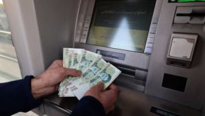Door hyperinflatie geplaagd Iran drukt nu bankbiljetten van 10 miljoen rial