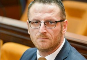 Čerek: “SNSD nije mogao da odoli zovu novca, niti da se odupre pritiscima krupnog kapitala”