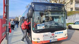 Statt der Züge haben jetzt die Busse Verspätung: Baustellen bremsen den Schienenersatzverkehr aus