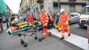 Milano, la lite in casa degenera: anziano di 92 anni tira fuori la pistola e spara alla badante