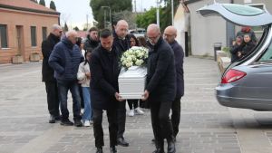 Treporti, l’addio al piccolo Andrea: «Sarai sempre il nostro angelo»