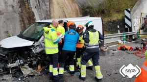 Evacuados al hospital dos heridos en un choque frontal en la N-634 en el concejo de Parres
