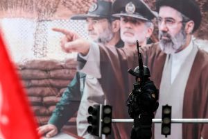 Angående Iran: Både høge og duer tog fejl