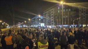 Protest roditelja učenika OŠ „Mladost“, blokirali raskrsnicu kod Piramide