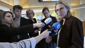 Minister Boekholt bezorgt zichzelf moeizame start met onjuiste opmerking over tijd in Afghanistan