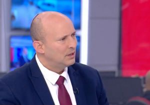 Bennett says Netanyahu ‘tearing the State of Israel apart,’ vows to replace him