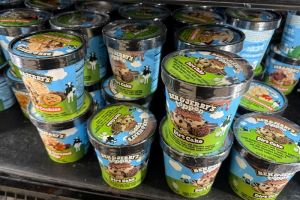 Afgezette voorzitter van Ben & Jerry's-bestuur klaagt Unilever aan wegens smaad