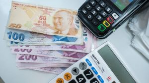 Kum saati ekonomisi: Görünen tüketim, görünmeyen yoksullaşma