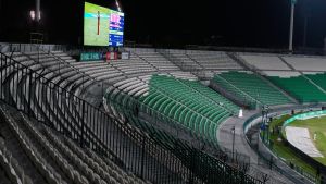 Pakistans Sportfans feiern wegen Energiekrise von zu Hause