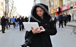 Mahpus gazeteci Pınar Gayıp: Bizi susturmak istiyorlar fakat biz hâlâ haberin peşindeyiz