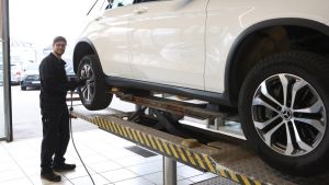 Frühjahrscheck fürs Auto: Was jetzt wichtig ist – und was viele vergessen