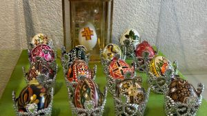 Prächtige Ostereier kunstvoll bemalt: Besondere Ausstellung im Heimatmuseum von Tennenbronn.