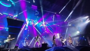 Refuerzo de autobuses para acudir a las grandes verbenas de Grado, con el estreno de la gira de Panorama y la actuación de Tekila esta Semana Santa