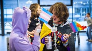 Kabinet: komende jaren geld voor lhbti-veiligheid op scholen