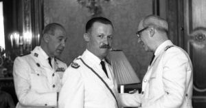 Opinió Prohibir els petons, el ballet, les cabelleres i les minifaldilles