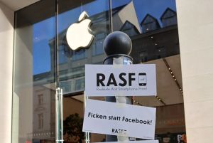 „Ficken statt Facebook“: Wie der Protest gegen Smartphones an Fahrt aufnimmt