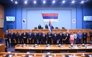 KO ĆE PLATITI CIJENU? Novo zaduženje RS otvara pitanje milijardi i izgubljenog novca