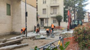 Cantieri nella Ztl, disagi e proteste I residenti: «Tolti altri parcheggi»
