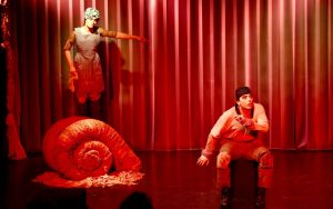 Sırtınızdaki dünya: Joko, Topor ve bir dayanışma sahnesi