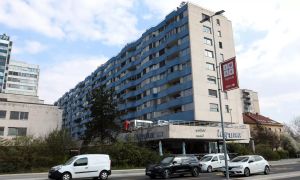 Stanovalci Plave lagune ostali brez upravnika