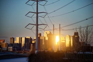 Intervenir moins ou intervenir mieux?