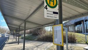 Nach Schulschluss eskaliert der Streit: Schüler prügeln auf ihr am Boden liegendes Opfer ein