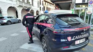 Quattordicenne fugge in Colombia con i genitori dopo la rapina