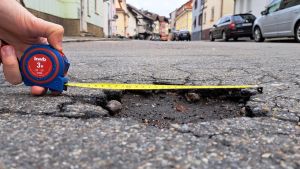 Warum tauchen Schlaglöcher gerade im Frühling auf? Diese Straßen sind besonders betroffen