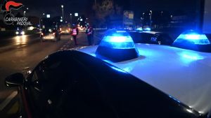 Pozzonovo, figlio ferma il padre violento e salva la madre: allontanato d’urgenza