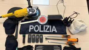 Sgominata la banda dei furti in casa: tre arresti, nel rifugio trovata parte della refurtiva