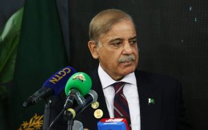 Pakistan’s PM speaks with Iranian president ahead of 4-nation Islamabad peace talks