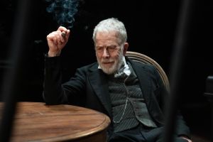 Ferrara, Lavia in scena al Comunale: «Servono attori giusti, qui ci sono»